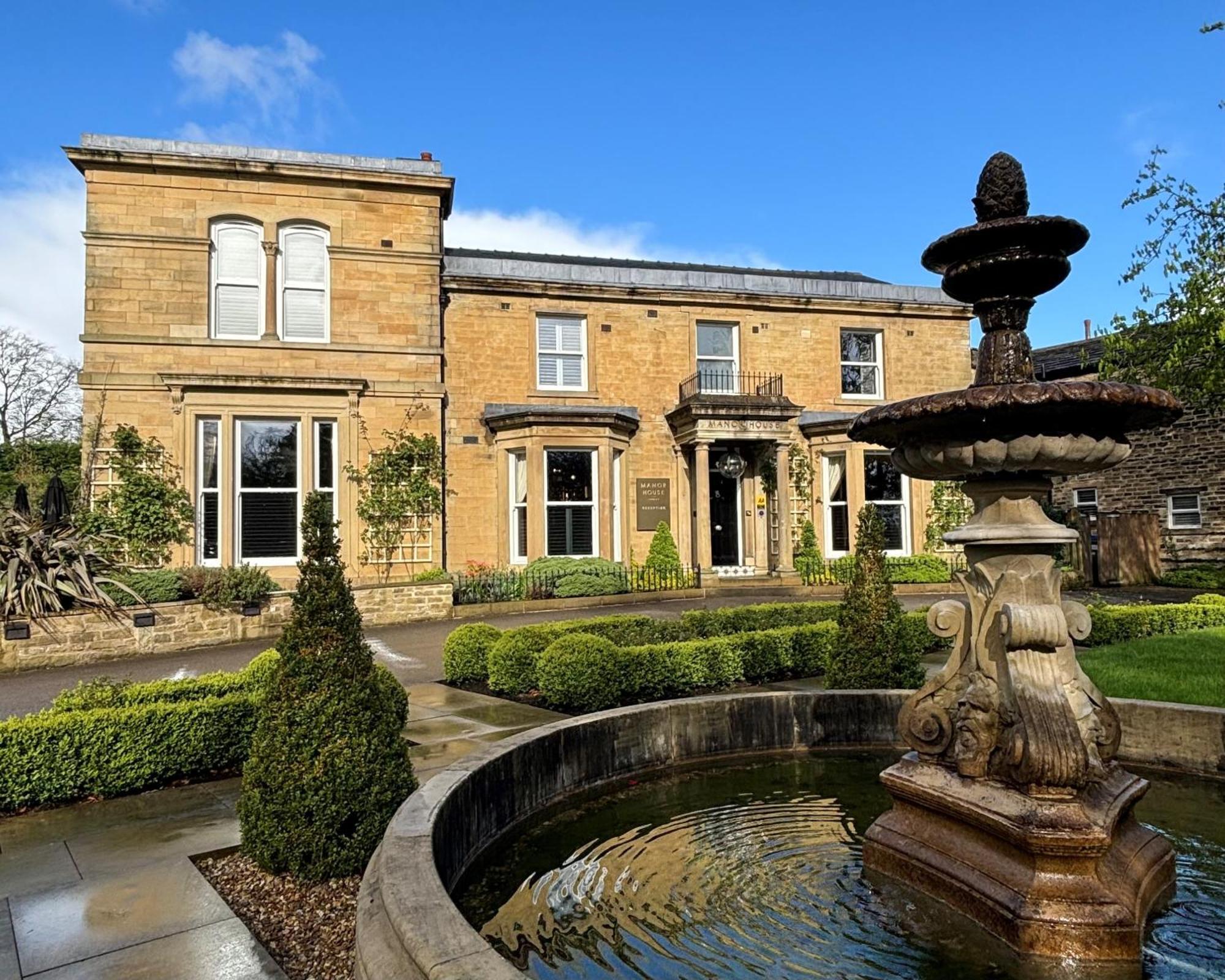 Manor House Lindley Hotell Huddersfield Exteriör bild